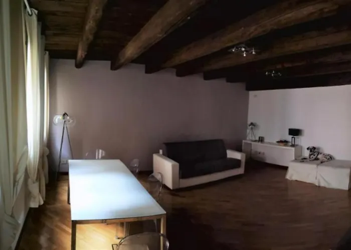 Farolfi Pepoli 아파트